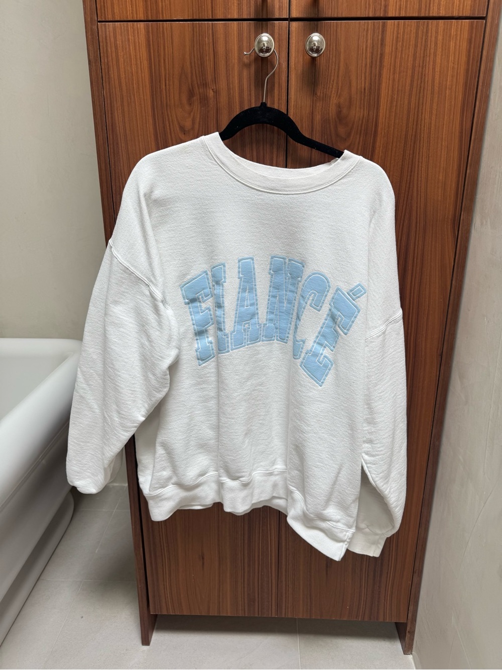 White Crewneck Sweatshirt with Light Blue 'FIANCE' Appliqué